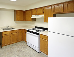 The Willows at Roxbury in Landing, NJ - Building Photo - Interior Photo