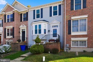 1109 Oak View Dr in Mount Airy, MD - Building Photo