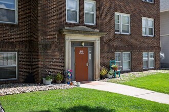 606-610 N Buxton St in Indianola, IA - Foto de edificio - Building Photo