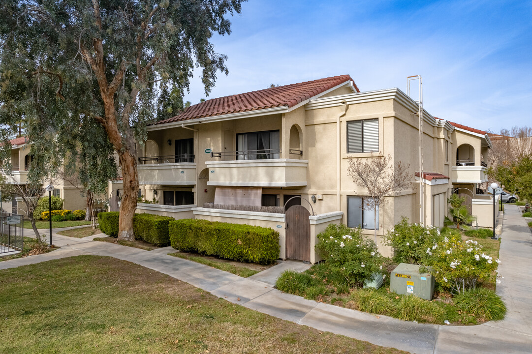 River Canyon Condominiums in Canyon Country, CA - Building Photo