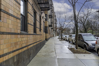 30 Park Ter E in New York, NY - Building Photo - Building Photo