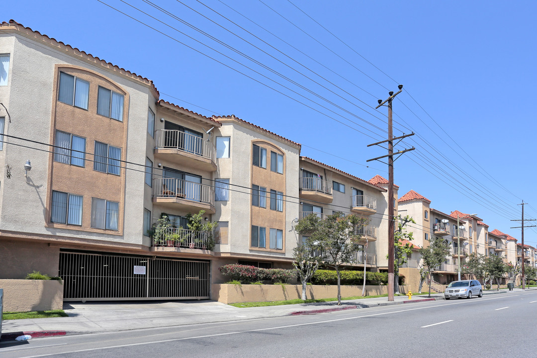 Villa California Apartments in North Hollywood, CA - Building Photo