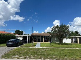651 E 38th St in Hialeah, FL - Building Photo
