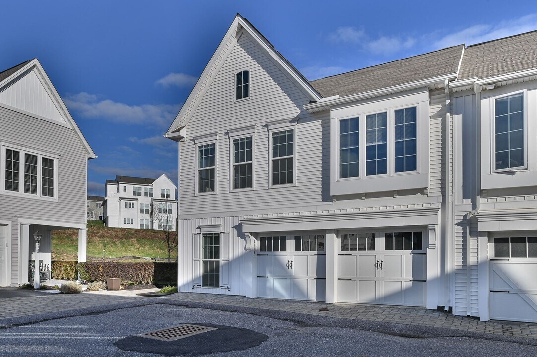 3118 Grove Ct in Mechanicsburg, PA - Building Photo