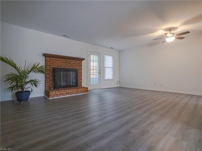 2407 Rennie Dr in Virginia Beach, VA - Building Photo - Building Photo