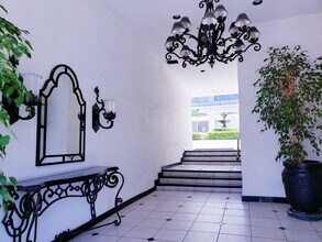1830 Greenfield Ave, Unit 15 in Los Angeles, CA - Building Photo - Building Photo