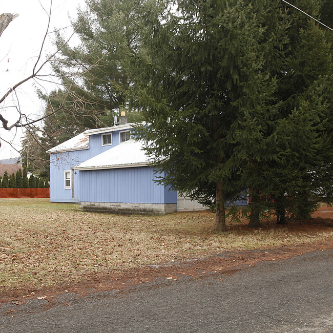 13 Van Tassel Ln in Oneonta, NY - Building Photo - Building Photo