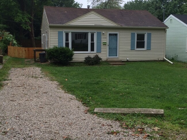 property at 1028 E Maxwell Ln