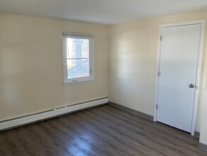 16 Briarwood Dr in Biddeford, ME - Building Photo - Building Photo