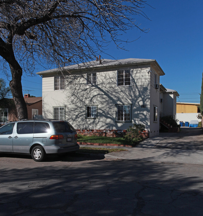 177 W Ash Ave in Burbank, CA - Building Photo - Building Photo