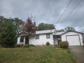 550 Clear Lake Ave in Lakeport, CA - Building Photo