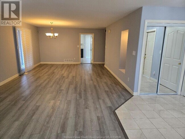 882 Hacienda Ct in Windsor, ON - Building Photo - Building Photo