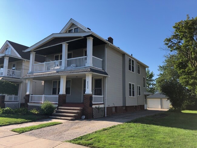 4406 Gifford Ave, Unit 2B