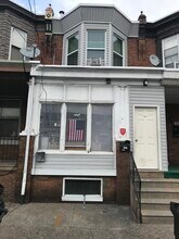 1647 Bridge St, Unit 2nd Floor B2 in Philadelphia, PA - Building Photo - Building Photo