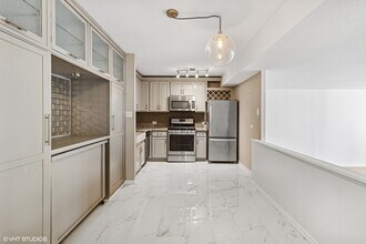 230 E Ontario St in Chicago, IL - Building Photo - Building Photo