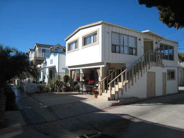 3874-3878 Bayside Ln in San Diego, CA - Building Photo