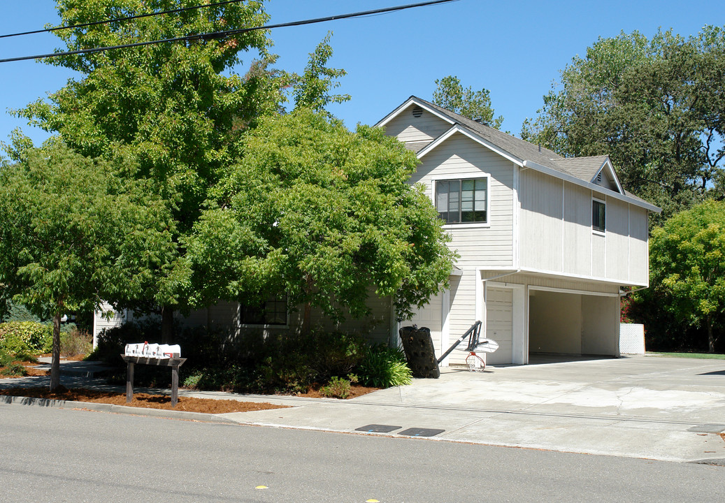 2855 Tachevah Dr in Santa Rosa, CA - Building Photo