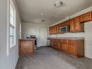 517 E Boeing Dr in Midwest City, OK - Building Photo - Building Photo