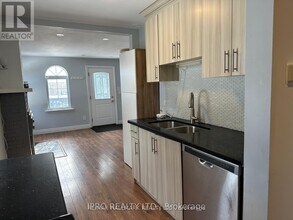 853 Fourth St in Mississauga, ON - Building Photo - Building Photo