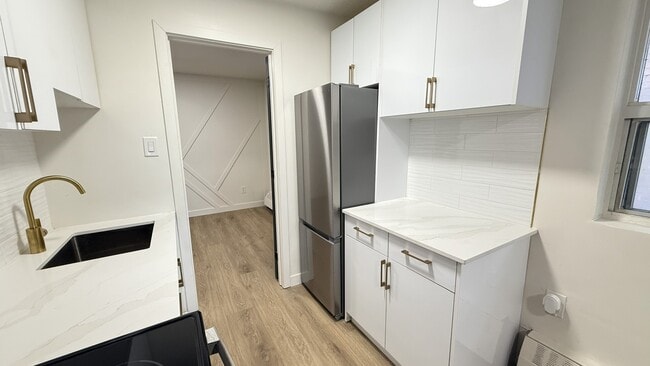 60 Triller Ave in Toronto, ON - Building Photo - Building Photo