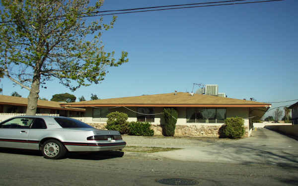 9033 Date St in Fontana, CA - Foto de edificio - Building Photo