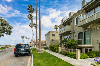 100-106 Paseo De La Playa in Redondo Beach, CA - Building Photo - Building Photo