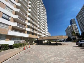 1965 S Ocean Dr in Hallandale Beach, FL - Building Photo
