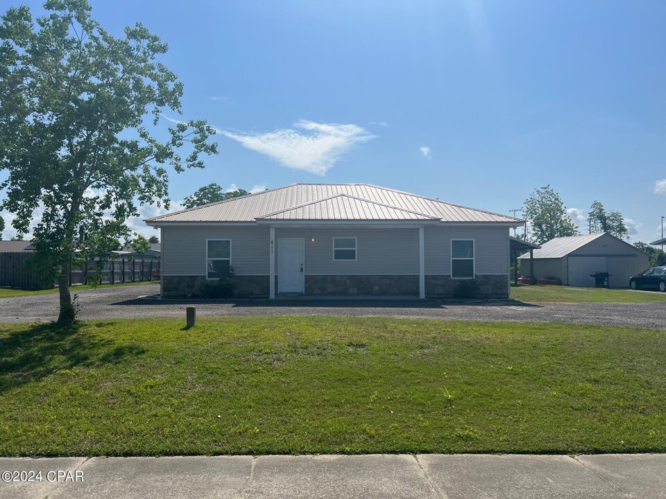 411 S Berthe Ave in Callaway, FL - Building Photo