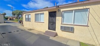 6702 Flora Ave, Unit B in Bell, CA - Building Photo
