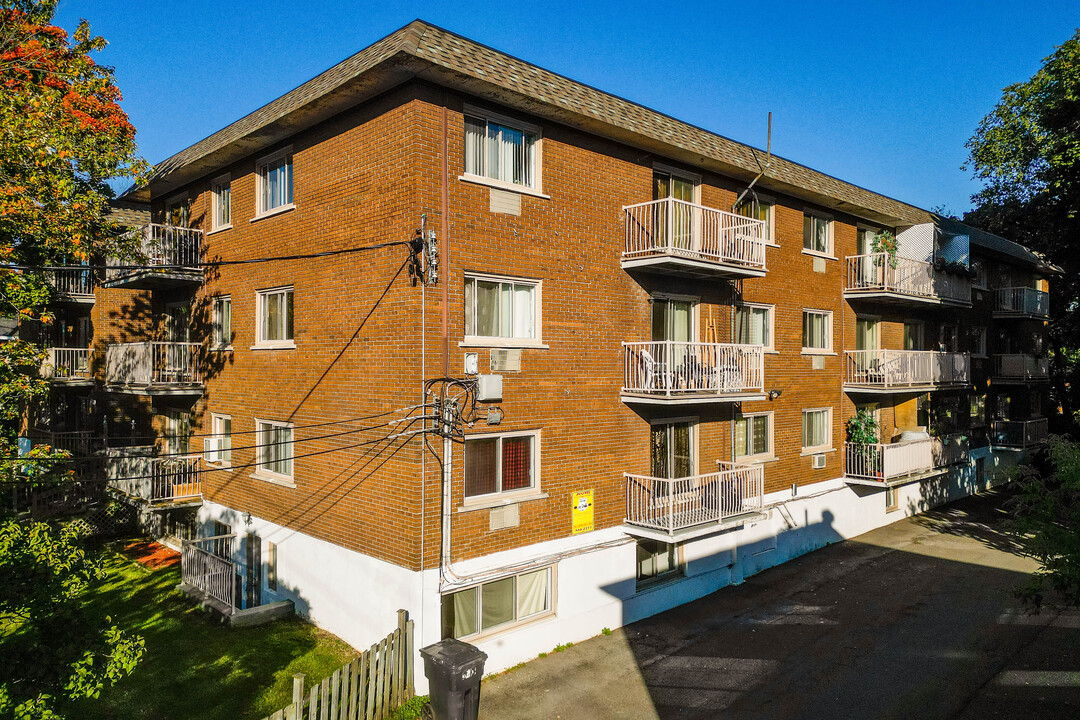 341 Bord-Du-Lac Ch in Dorval, QC - Building Photo