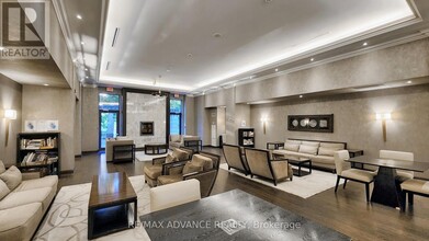 133-1133 Wynford Dr in Toronto, ON - Building Photo - Building Photo