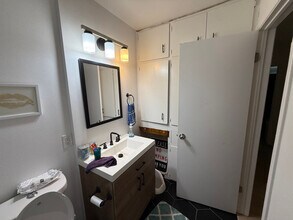 Room in House on Southwest Dr in Austin, TX - Building Photo - Building Photo