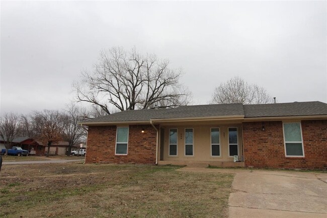 property at 999 N 5th St