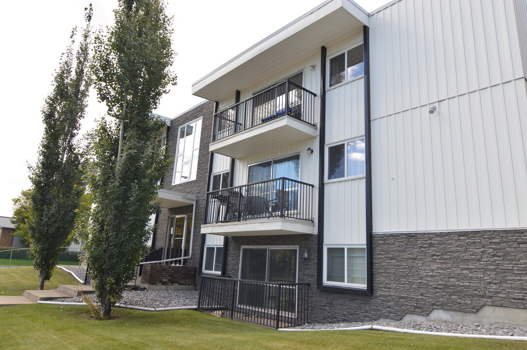 11010 82 St NW, Unit White Ridge in Edmonton, AB - Building Photo