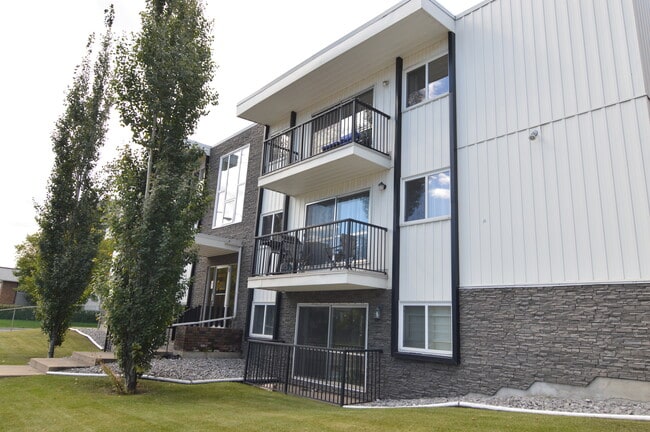 11010 82 St NW, Unit White Ridge
