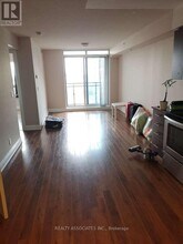 102-372 Hwy 7 in Richmond Hill, ON - Building Photo - Building Photo