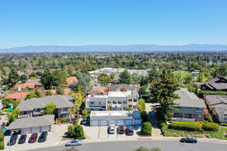 10270 Alpine Dr in Cupertino, CA - Foto de edificio - Building Photo