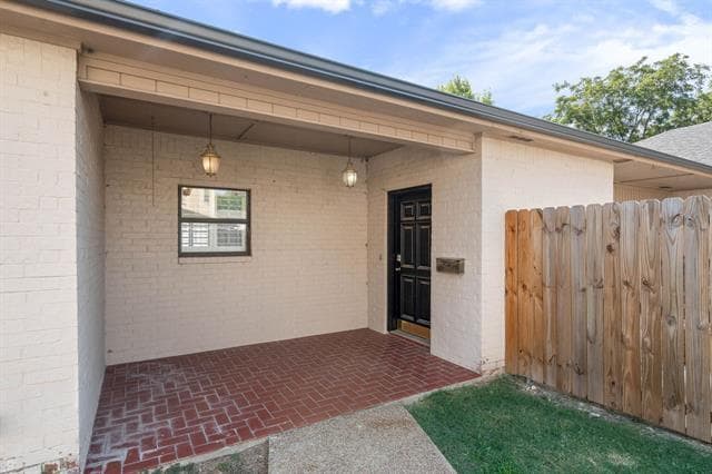 38 1 Main Pl in Benbrook, TX - Foto de edificio - Building Photo