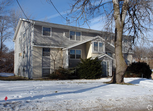 Cottonwood Apartments in Des Moines, IA - Building Photo - Building Photo