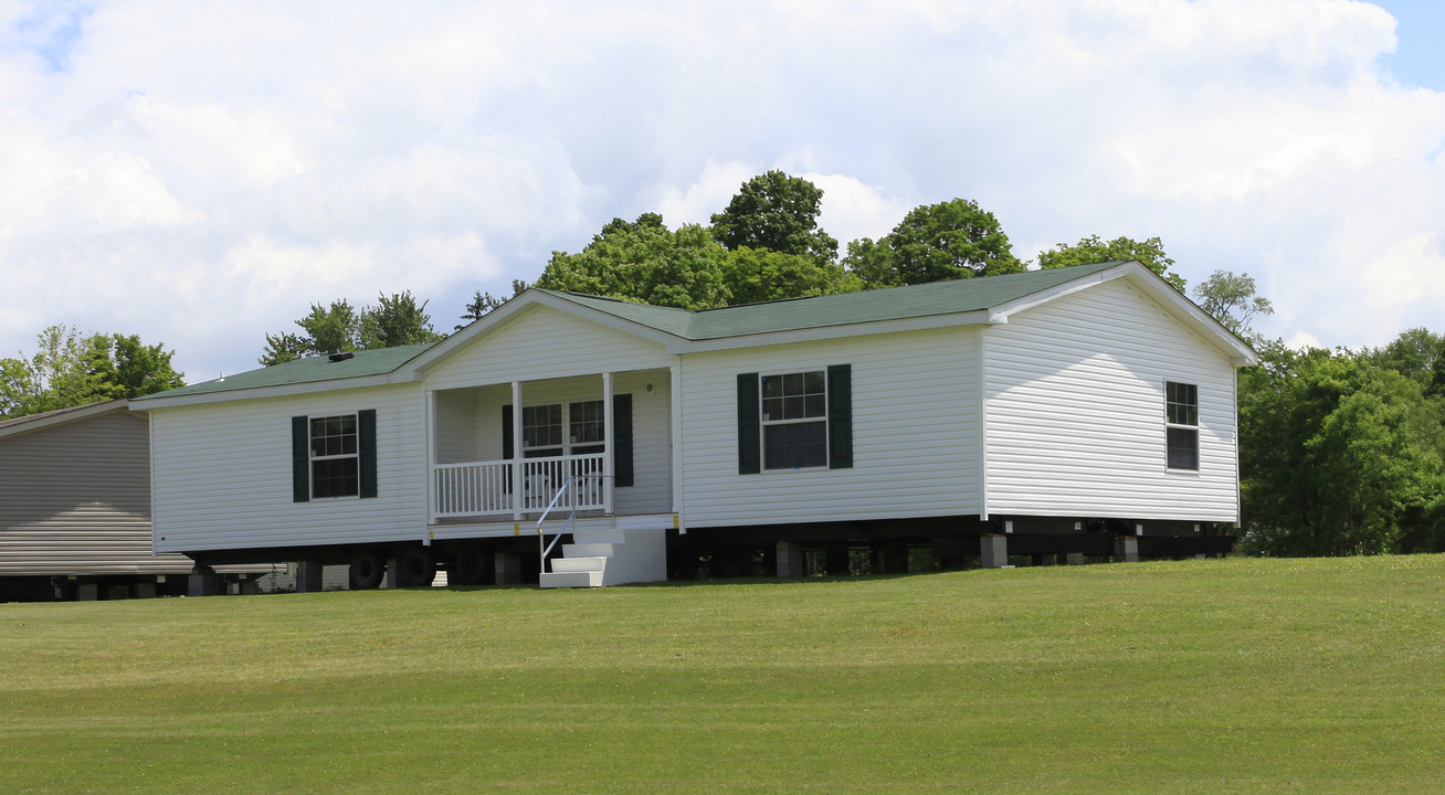 6498 State Route 85 in Andover, OH - Foto de edificio