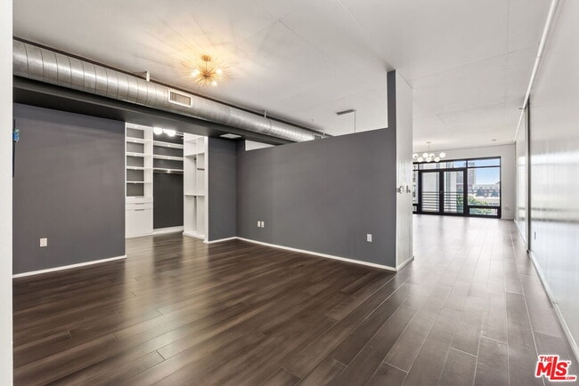 1111 S Grand Ave in Los Angeles, CA - Foto de edificio - Building Photo