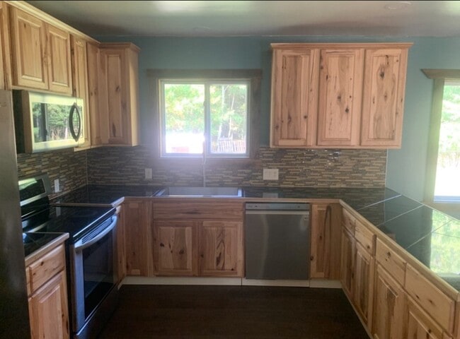 855 Mann Hill Rd in Holden, ME - Building Photo - Building Photo