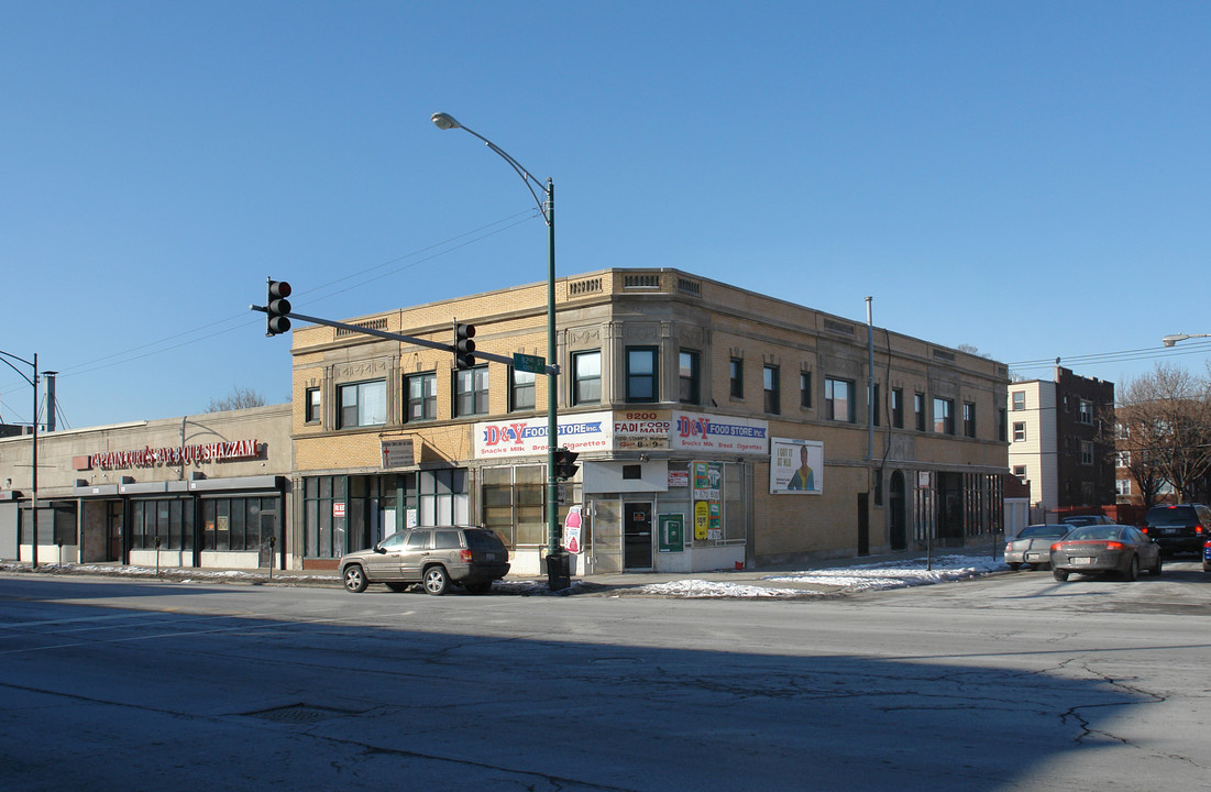 8200-8204 S Cottage Grove Ave in Chicago, IL - Building Photo