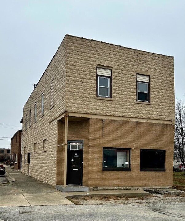 110 N Washington Ave in Bradley, IL - Building Photo