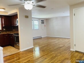 411 Elm St in Kearny, NJ - Building Photo - Building Photo