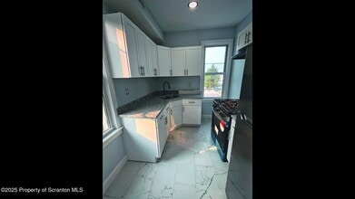 808 1/2 Eynon St in Scranton, PA - Building Photo - Building Photo