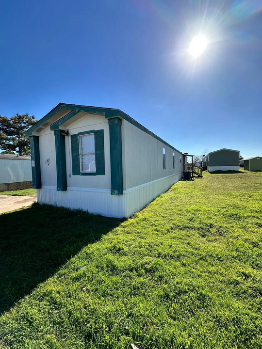 135 Neches Dr in Bastrop, TX - Building Photo