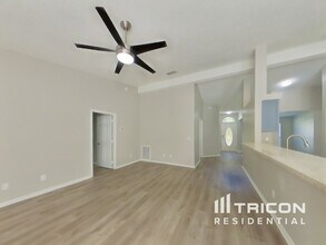 1020 Woodbridge Hollow N in Jacksonville, FL - Building Photo - Building Photo