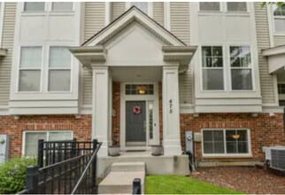 475 Plaza Pl in Aurora, IL - Foto de edificio - Building Photo