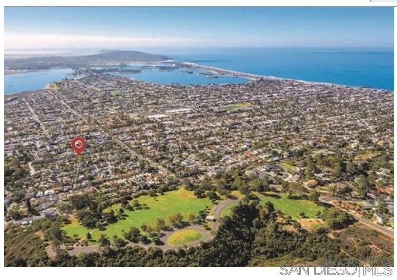 2128 Missouri St in San Diego, CA - Building Photo